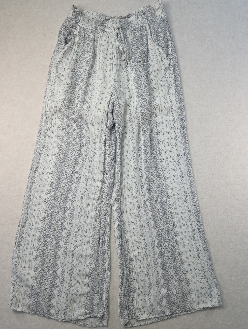Paper Crane Light Gray Blue Floral Patterned Wide-Leg Pull-On Pants